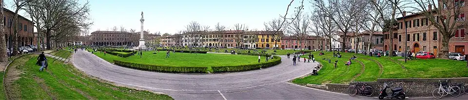 Piazza Ariostea, lieu ou se déroule le Palio.