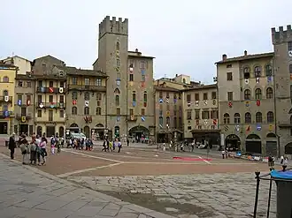 La place et la maison-tour des Lappoli.
