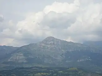 Vue du pic Queyrel depuis le golf Gap-Bayard.