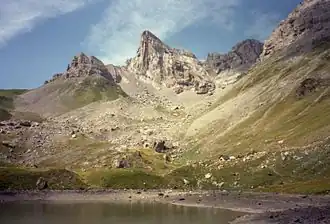 Table des Trois Rois vue du lac de Lhurs.