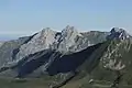 La pointe Blanche (au centre) entourée des autres sommets de la chaîne du Bargy.