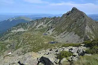 Le pic de Soularac et son versant nord occupé par l'étang Supérieur.