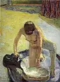 Tableau représentant une femme dans un tub, tête baissée en train de verser de l'eau d'une main, en appui sur un genou et sur la pointe du pied de l'autre jambe, pliée à angle droit