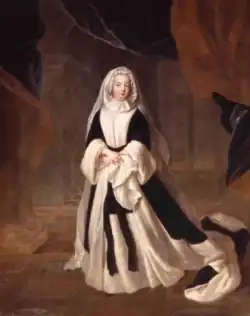 Portait d'une femme en robe noire et blanche.