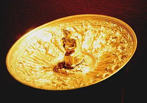 Patère gothe en or(trésor de Pietroasa, actuelle Roumanie, IVe ou Ve&nbsp;siècle)