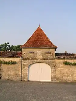 Pigeonnier porche de Gallienne à Javrezac(Charente).