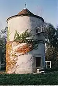 Pigeonnier du château.