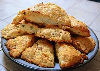 Scones en piles.