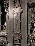 Photographies de trois statues.