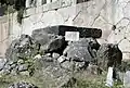 Base de la colonne du Sphinx de Naxos.