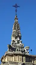 Un des pinacles de la Fabrique royale de tabac de Séville.
