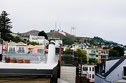 Chaque année, un triangle rose est érigé sur le Twin Peaks à San Francisco pendant le week-end de la Pride.