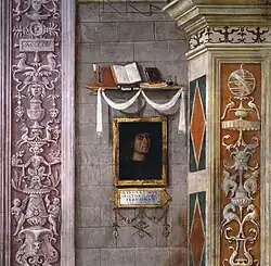 Le portrait sous l'étagère