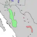 Carte de répartition des variétés de Pinus arizonica : en vert, Pinus arizonica var. arizonica ; en rouge, Pinus arizonica var. stormiae (et en bleu, une autre espèce : Pinus ponderosa subsp. brachyptera).