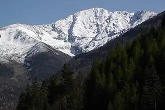 Vue de la pique d'Endron enneigée.
