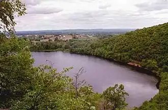 Vue de Pistapaud Pond depuis le sommet de Pistapaug Mountain.