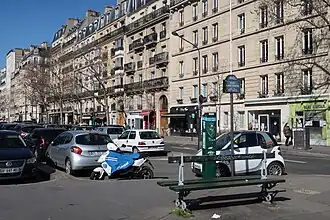 Place Claude-François à Paris XVIe.