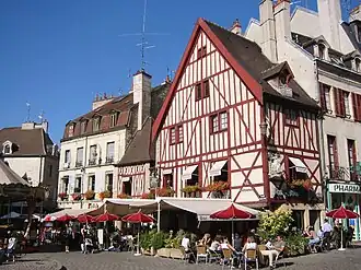 Maison à colombages abritant le restaurant « Au Moulin à Vent »