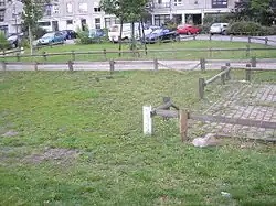 Photo montrant l'emplacement actuel du Führerbunker.