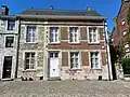 Maison, mur d'enceinte du jardin, portail et pavillon, place Saint-Georges, n° 42