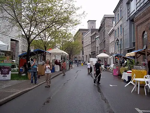 Description de l'image Place de la Grande-Paix-de-Montreal.JPG.