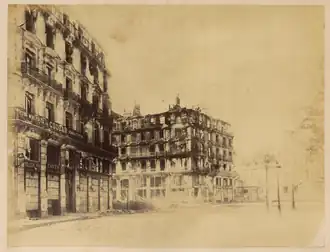 La place pendant la Commune.