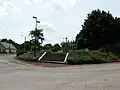 La place face à la mairie.