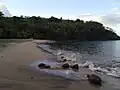 Plage de Petite Anse photographiée à partir de la pointe Marine.