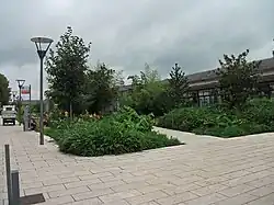 Plantations au sud du parvis de la gare