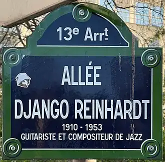 Voir la plaque.