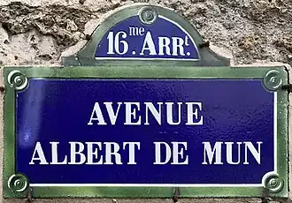 Voir la plaque.
