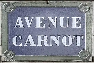 Voir la plaque.