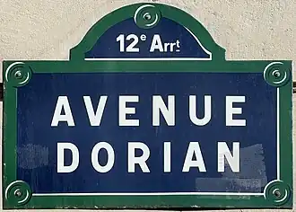 Voir la plaque.