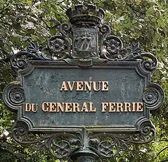 Voir la plaque.