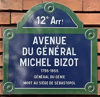 Voir la plaque.