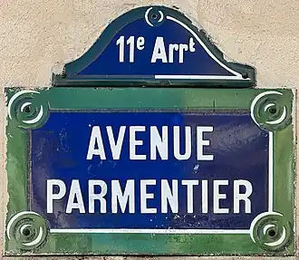 Voir la plaque.