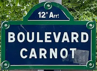 Voir la plaque.