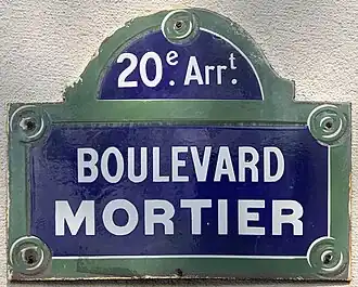 Voir la plaque.