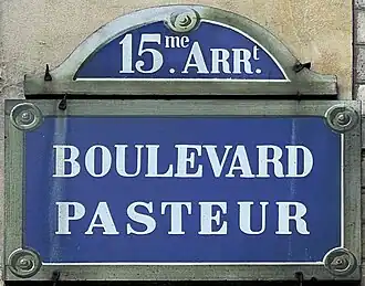 Voir la plaque.