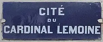 Voir la plaque.