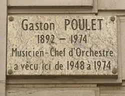No 85 : plaque en hommage à Gaston Poulet.