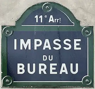 Voir la plaque.