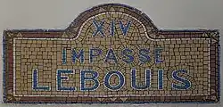 Voir la plaque.