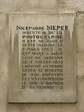Plaque sur la maison natale.