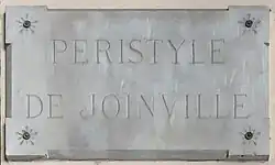 Voir la plaque.