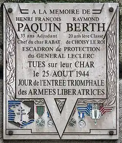 Plaque en face du no 63, au niveau de la station Dupleix, en mémoire de la Libération de Paris.