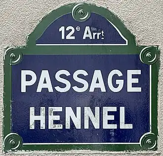 Voir la plaque.