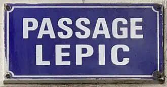 Voir la plaque.