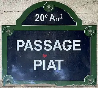 Voir la plaque.