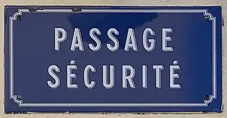 Voir la plaque.